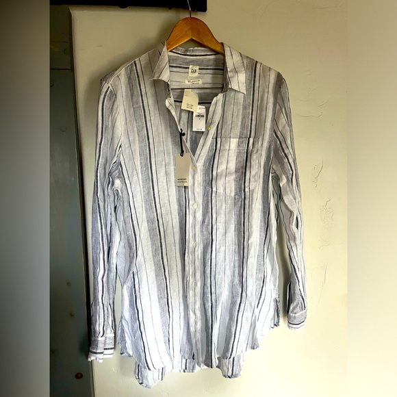 NWT 100% linen boyfriend, button down shirt. Women’s size medium. - Picture 1 of 3